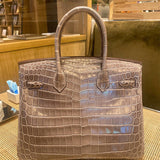  clean-lined carryall bag detail view showing craftsmanship 38