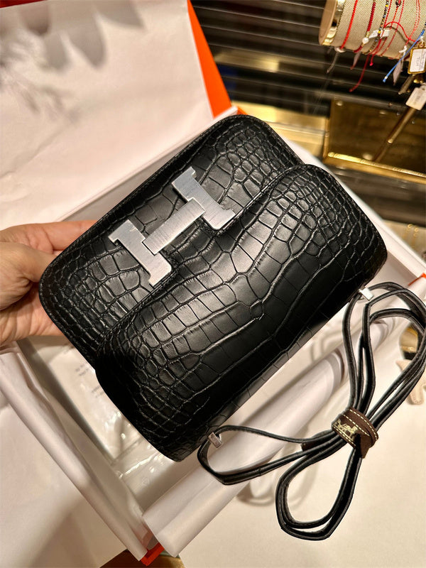  satchel interior and compartment view
