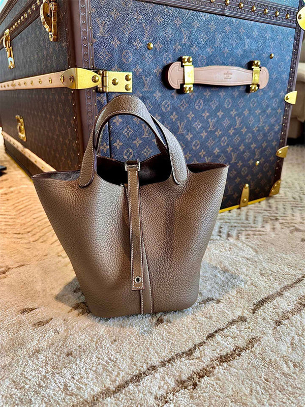  modern shoulder bag styled with outfit 12