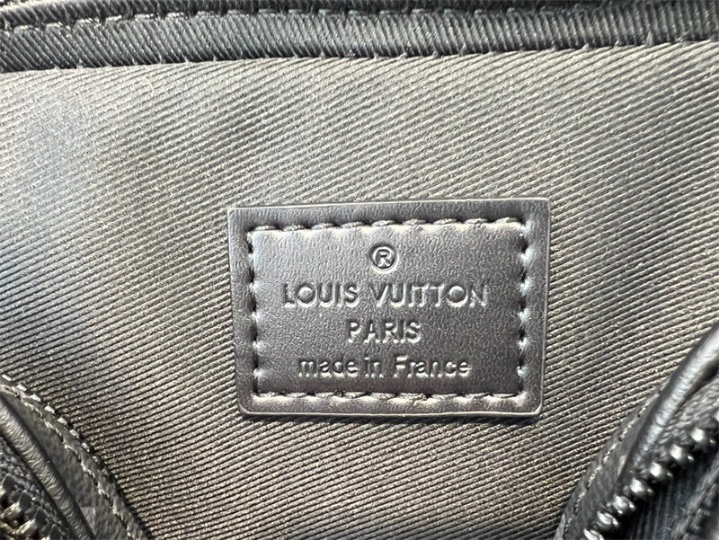  Refined structured bag carried on shoulder