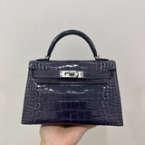  refined everyday bag detail view showing craftsmanship 14