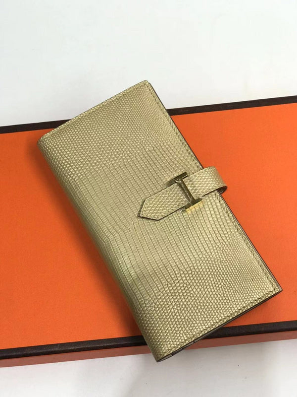 Interior view of effortless premium bag