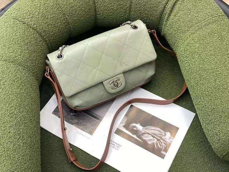  spacious purse view 5