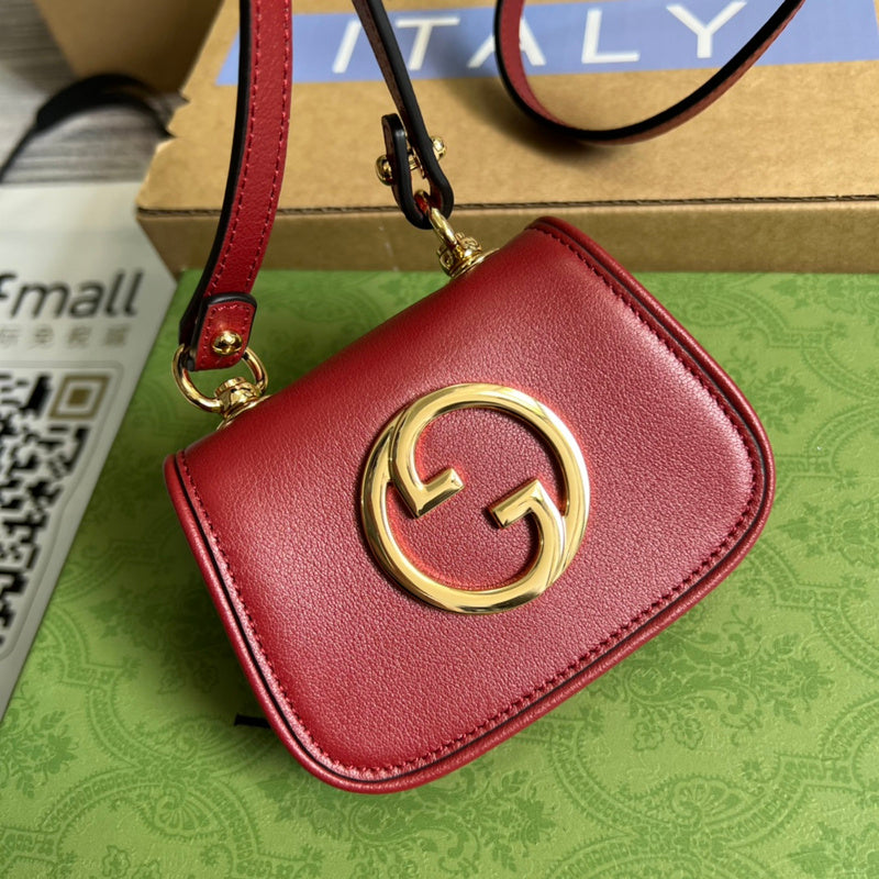 Handle and strap detail of elevated refined women's handbag – women's premium purse