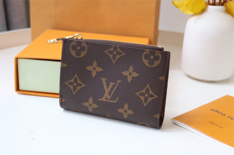  shoulder bag interior and compartment view 15