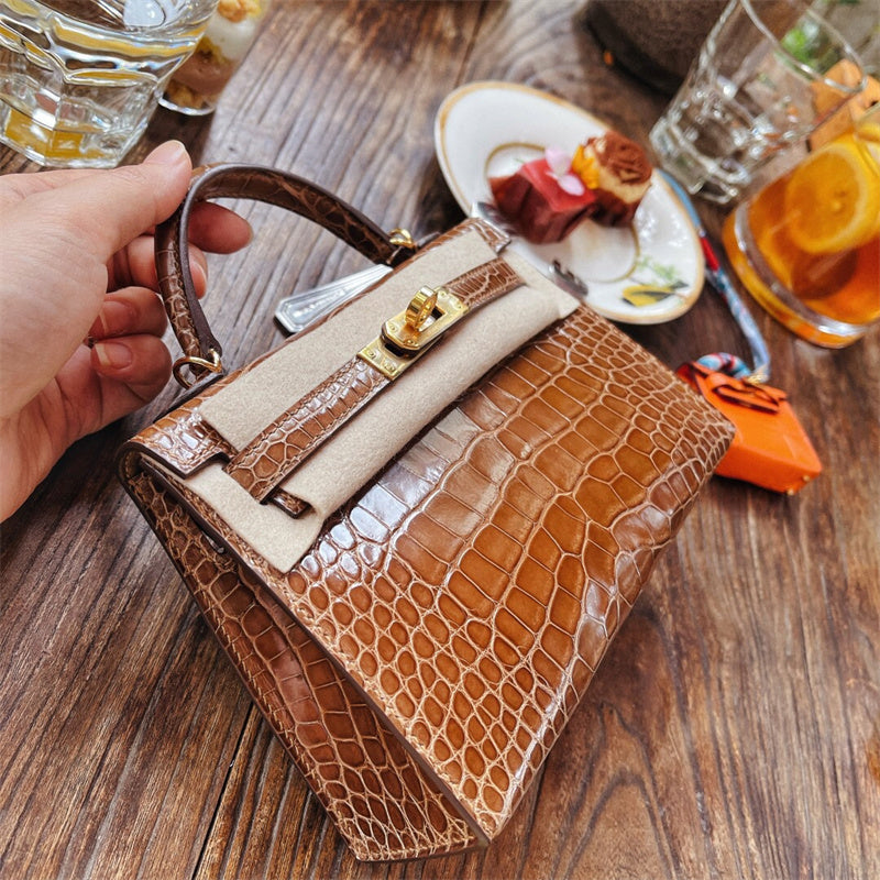  tote bag interior and compartment view 27
