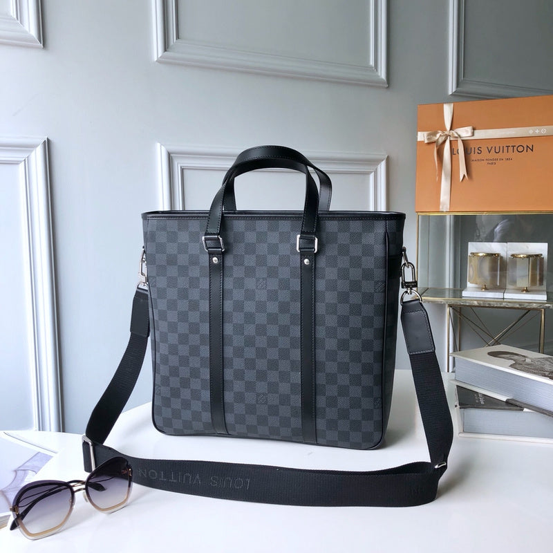 Front view of chic modern women's handbag – women's everyday handbag