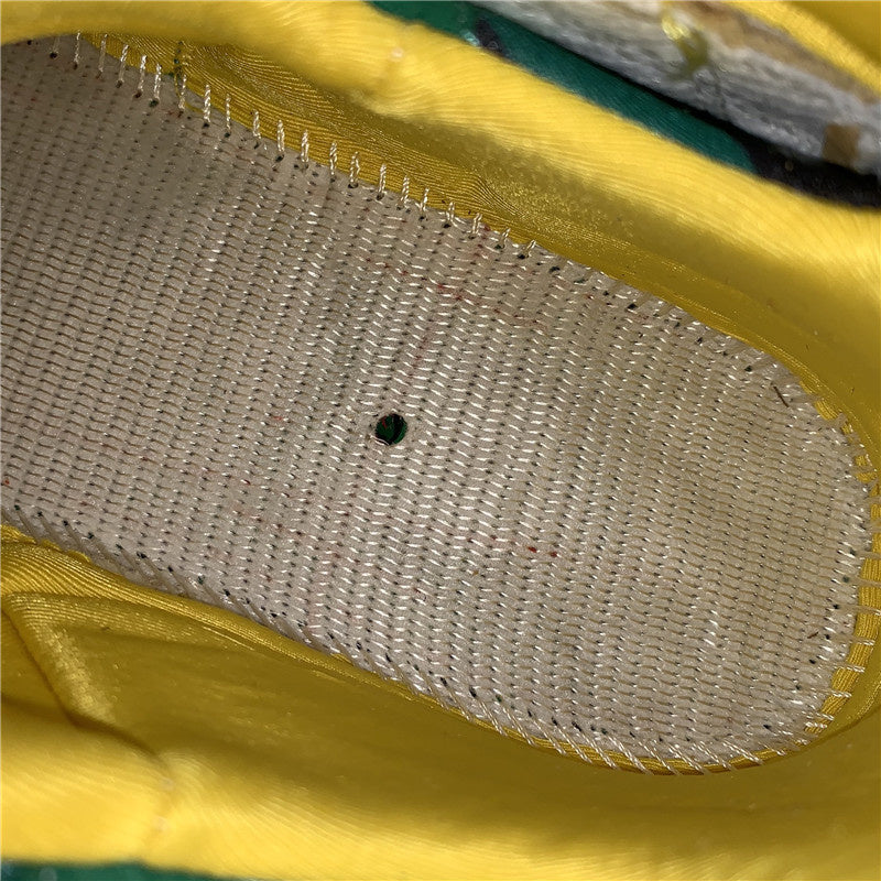 Nike Men's & Women's Designer Lifestyle Shoes — Style 032 angle view