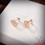 Side view of Van Cleef & Arpels unisex jewelry piece