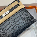  clean-lined shopper bag detail view showing craftsmanship 14