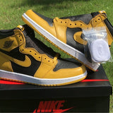 Nike Men's & Women's Designer Low-Top Shoes — Style 161 hardware detail