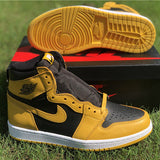 Nike Men's & Women's Designer Low-Top Shoes — Style 161 detail view