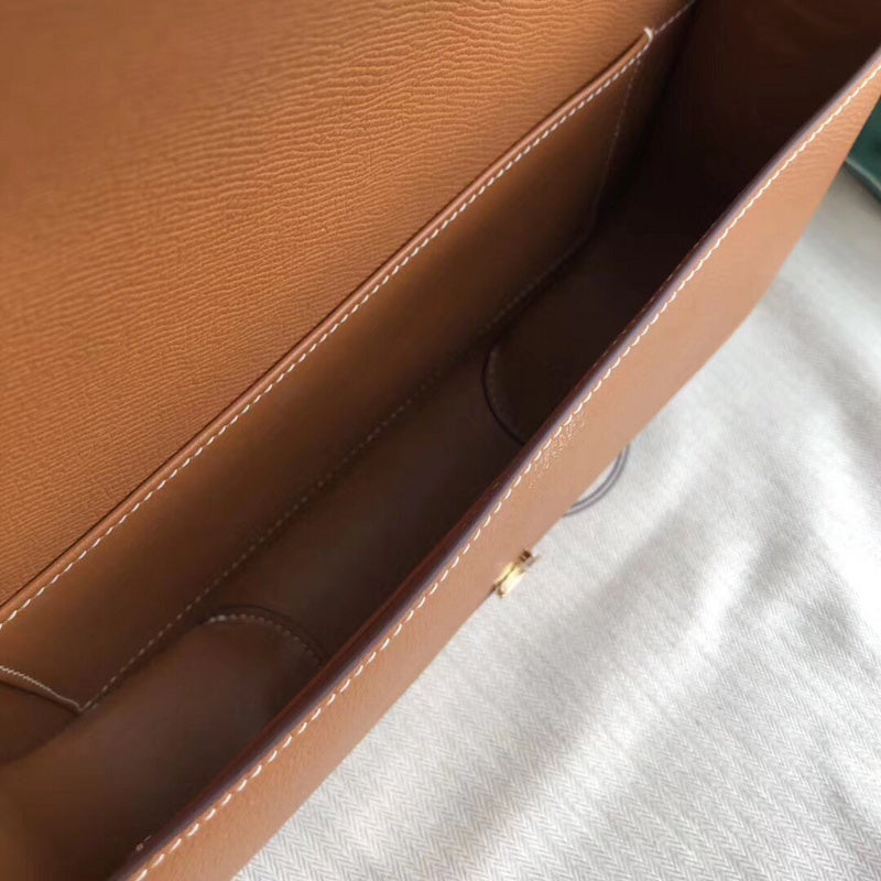 Side view of crisp structured handbag