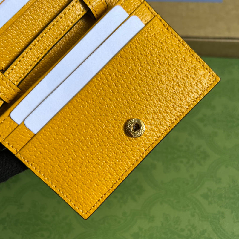 Side profile of polished chic women's handbag – women's statement bag