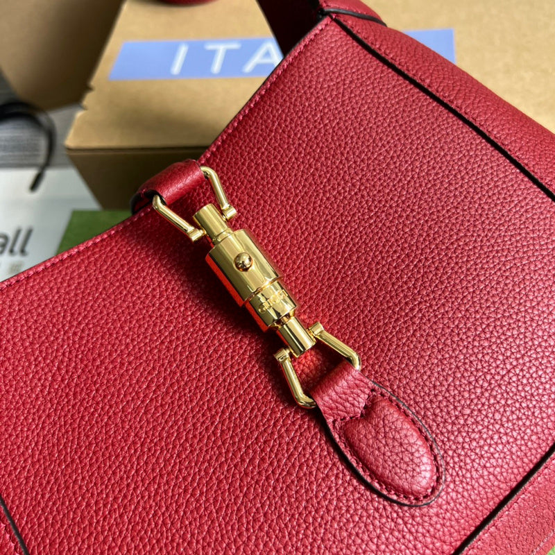 Handle and strap detail of signature chic women's handbag – women's statement bag