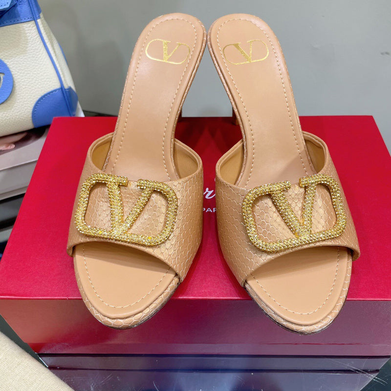 Three-quarter angle view of Valentino Garavani luxury piece style No.233