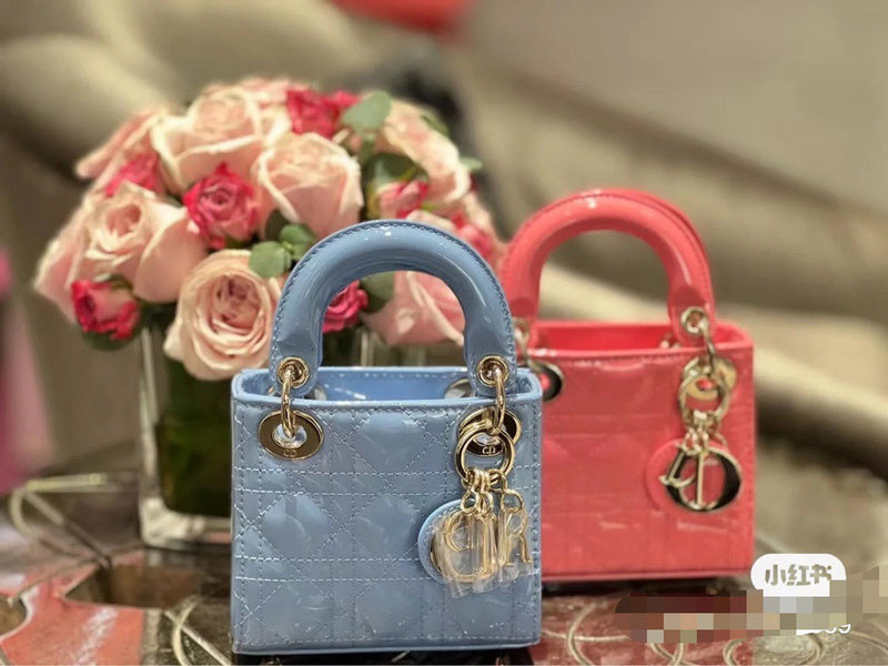 Side profile of everyday-luxe elevated women's handbag – women's everyday handbag