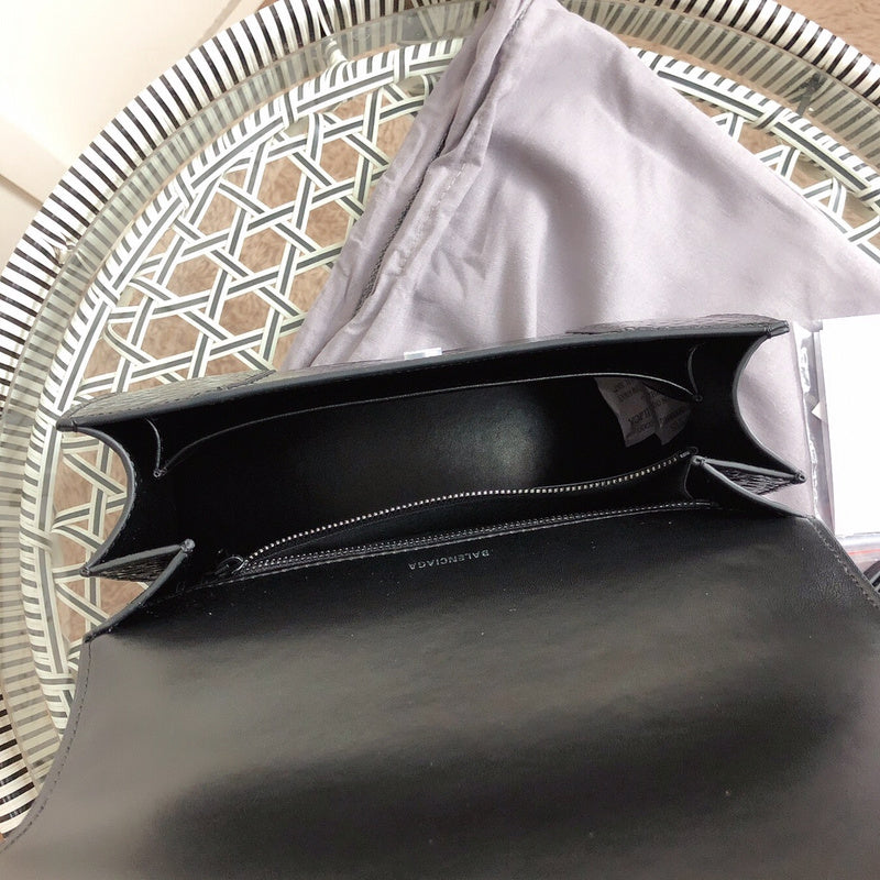 Side profile of chic premium women's handbag – women's luxury handbag