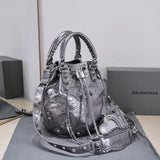 Zivas Charm Versatile Design Statement Handbag (Timeless Wardrobe Addition) – Close-Up Detail