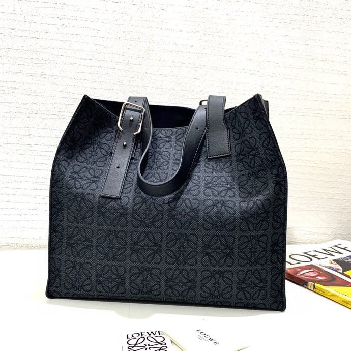Ziva's Charm handbag – detail view (36.5cm*34cm*13cm)