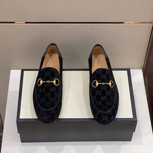 Gucci two-tone luxury sneakers view 11 breathable knit upper