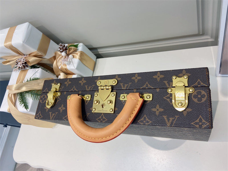  Polished carryall bag carried on shoulder 22