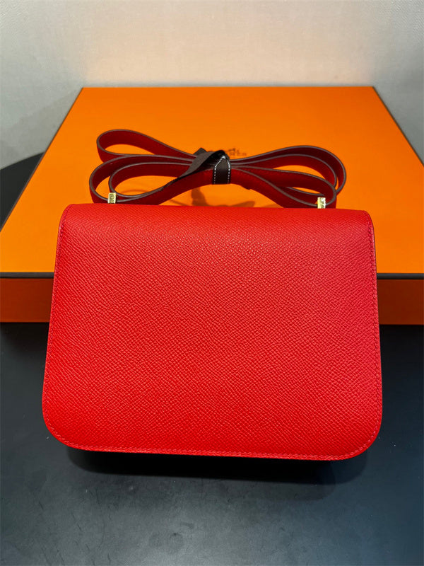  tailored carryall bag detail view showing craftsmanship 8