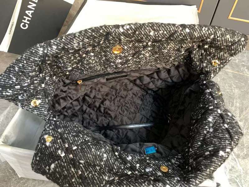 Zivas Charm Chic Craftsmanship Everyday Handbag (Effortless Style Upgrade) – Lifestyle Shot