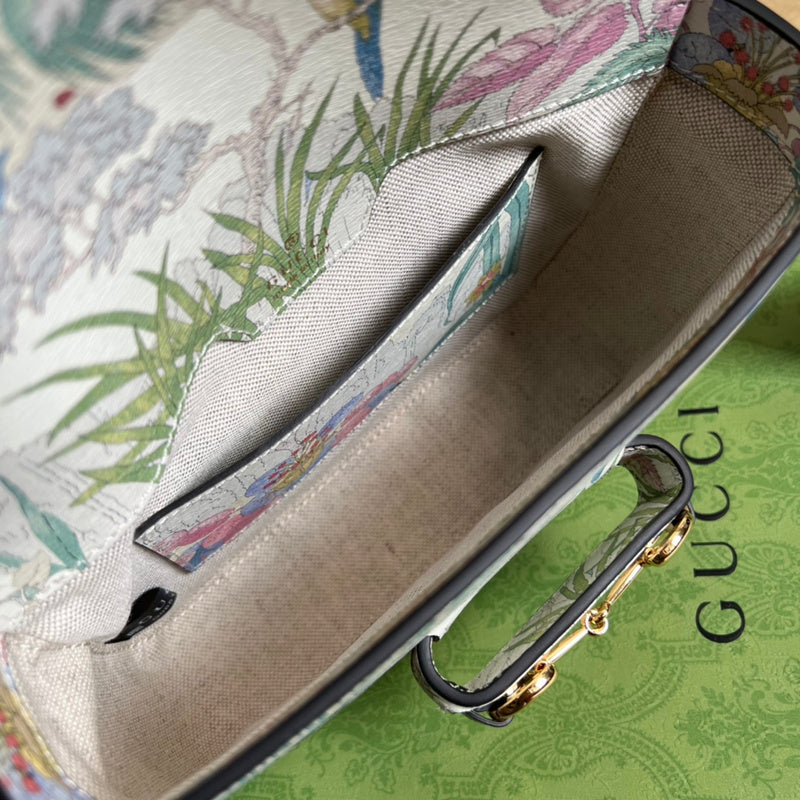 Close-up detail of sleek premium women's handbag – women's everyday handbag