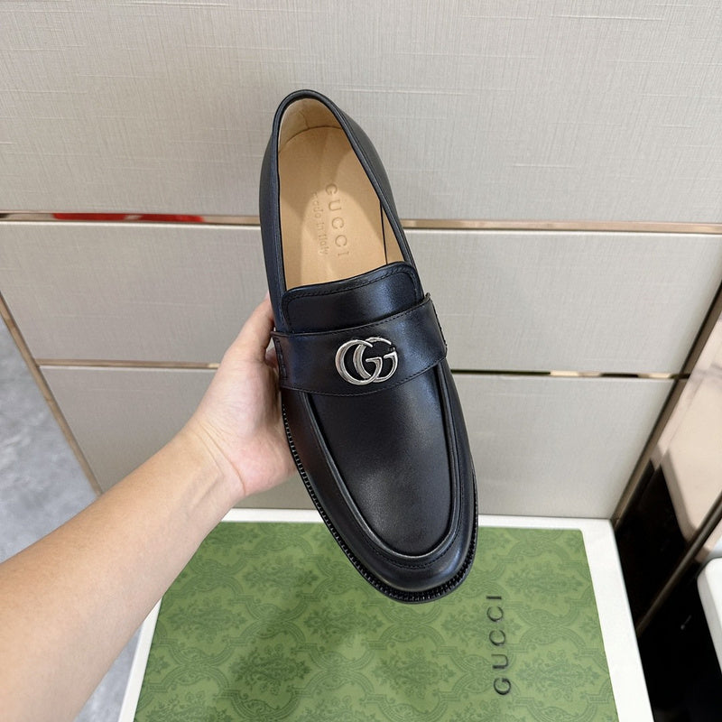 Gucci neutral cream luxury sneakers view 7 minimalist modern build