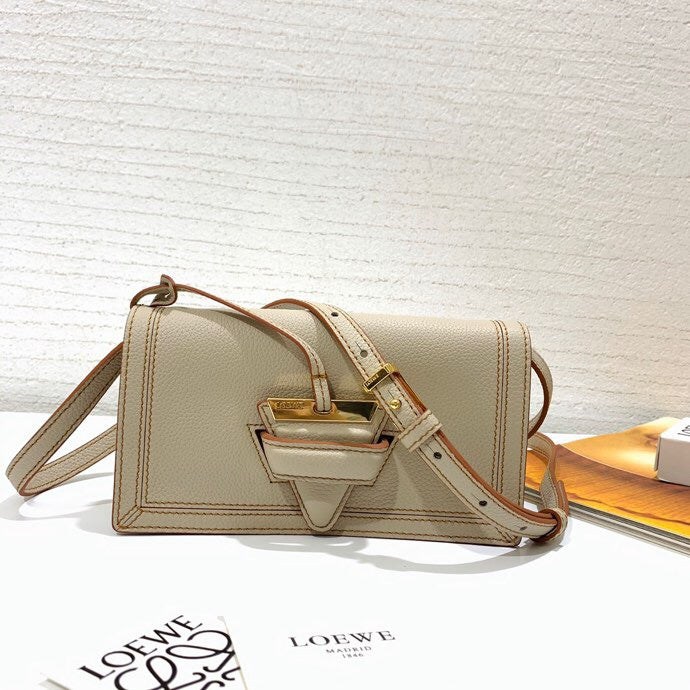 Ziva's Charm handbag – close-up view (20cm*10cm*4cm)