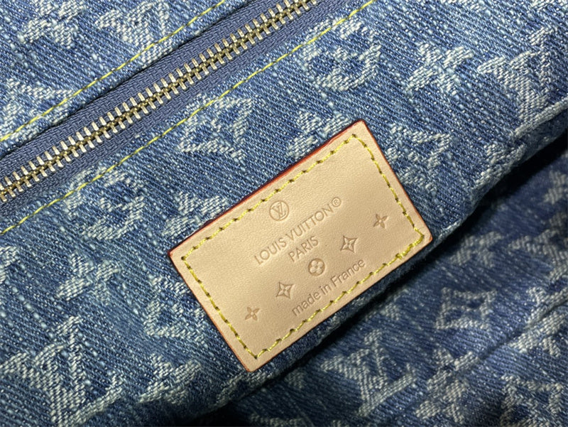  crossbody bag interior and compartment view 9