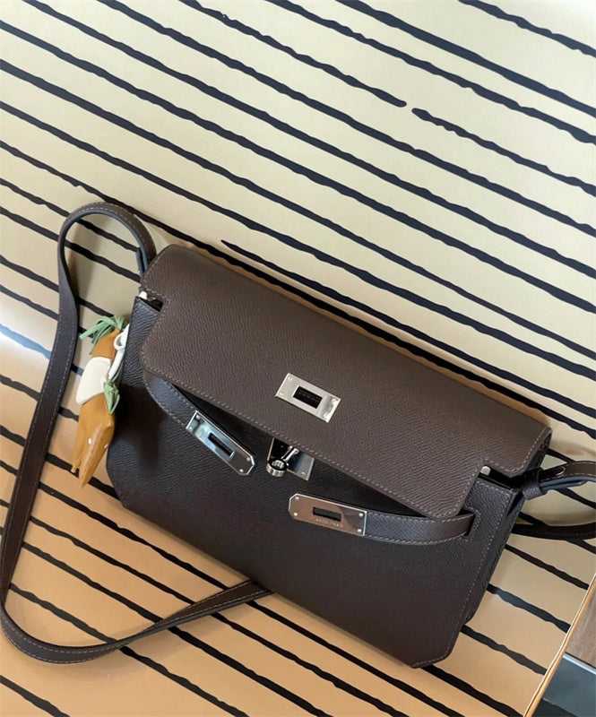  everyday bag interior and compartment view