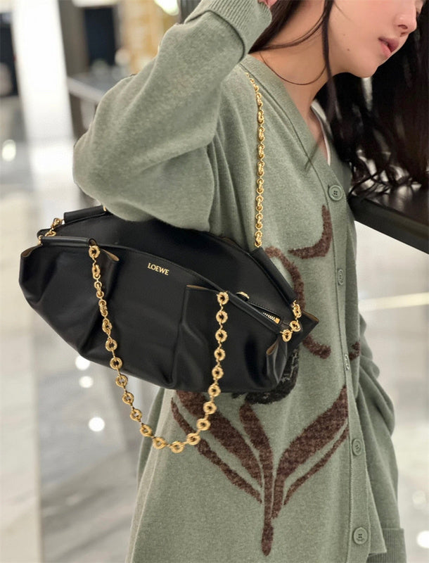 Ziva's Charm handbag – interior view (35cm*21cm*11.5cm)