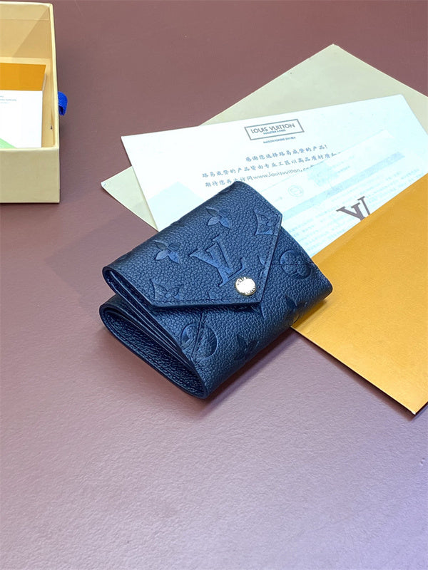  refined structured bag detail view showing craftsmanship 8