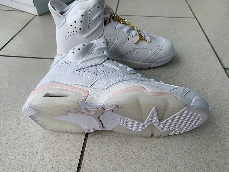 Nike Men's & Women's Luxury Low-Top Trainers — Style 177 front view