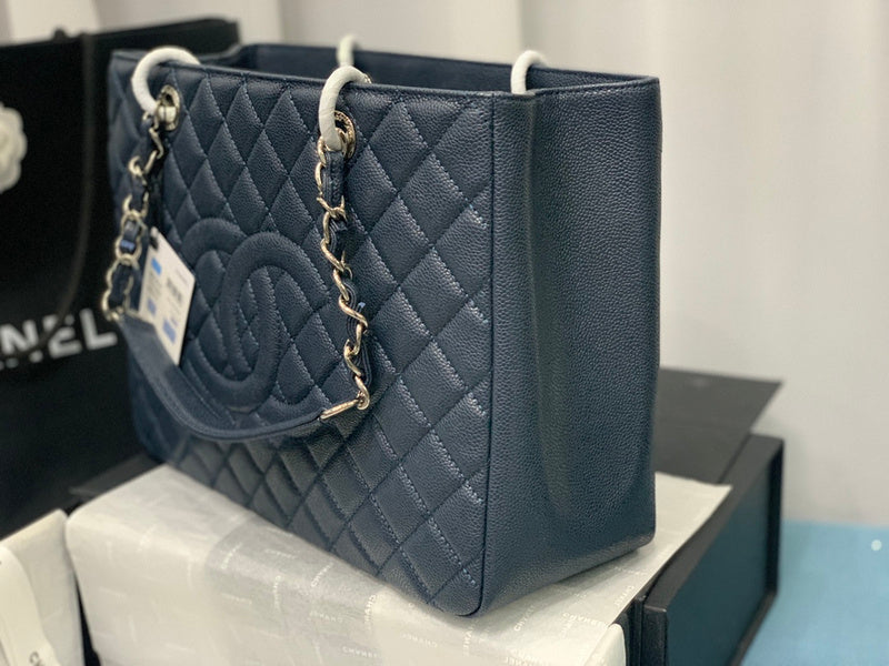  spacious purse view 9