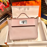  Refined everyday bag front view