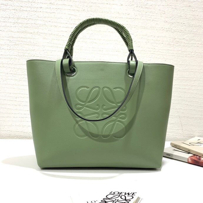 Ziva's Charm handbag – product shot (29cm*25cm*14cm)