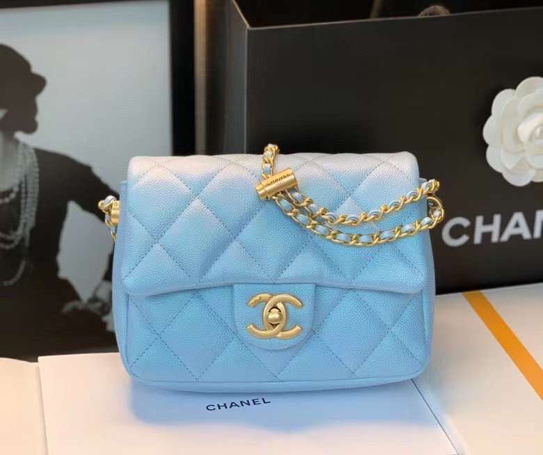  women's handbag, mid design, view 1