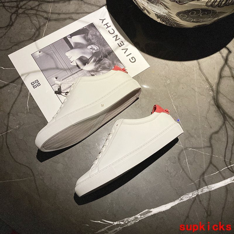 Givenchy shoes Style 070 - logo and branding close-up
