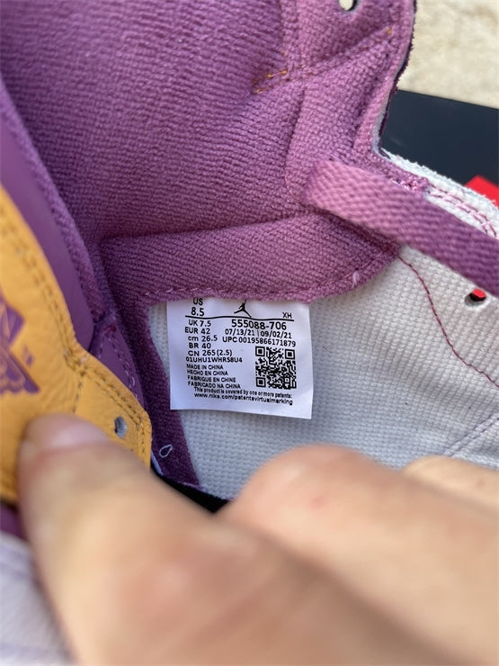 Nike Men's & Women's Iconic Street Trainers — Style 215 interior view
