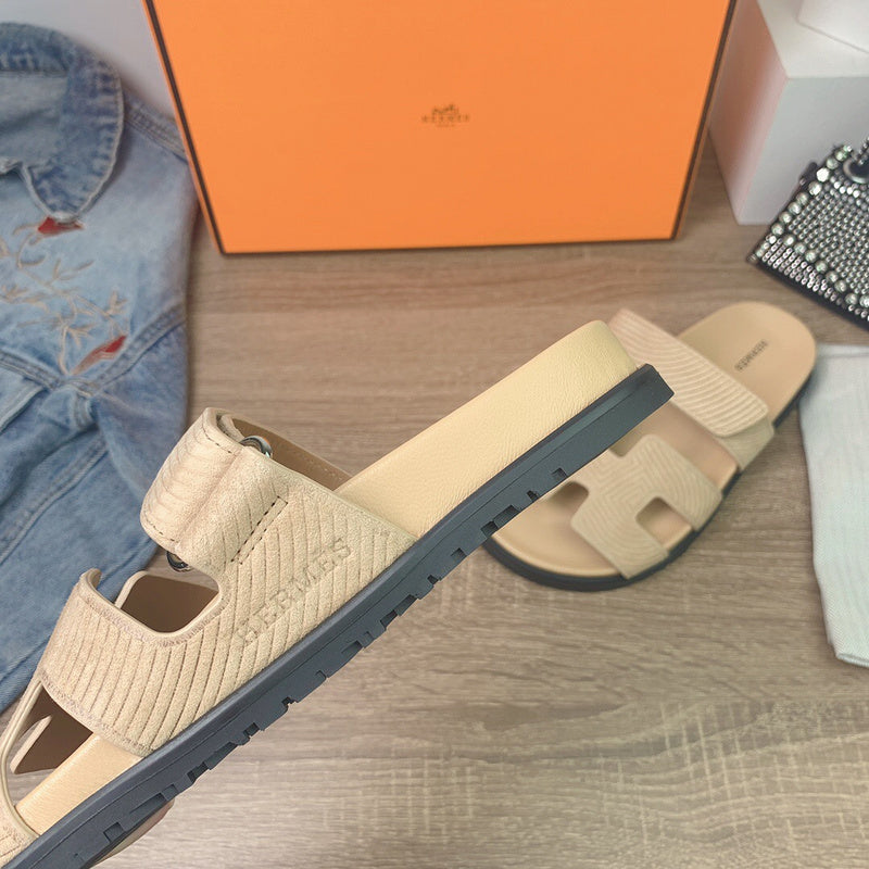 Hermes shoes Style 284 - full pair display