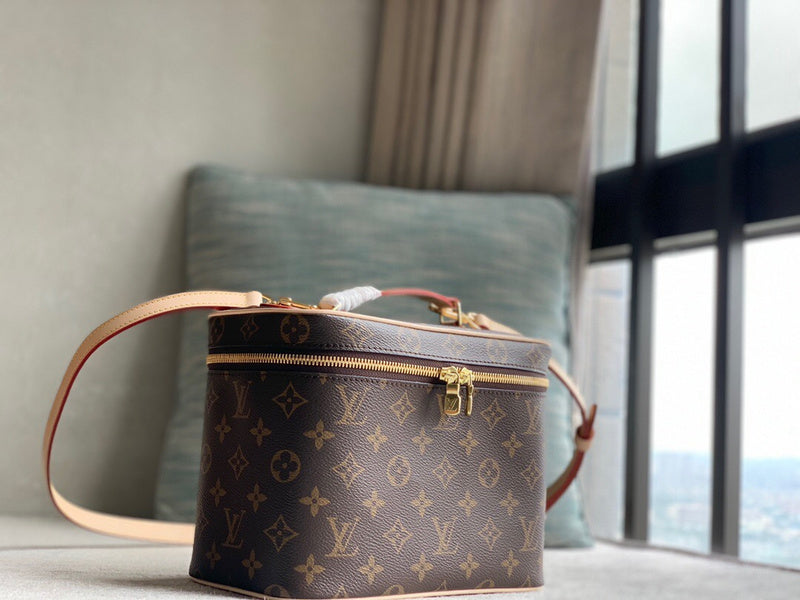  everyday bag interior and compartment view