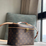  everyday bag interior and compartment view