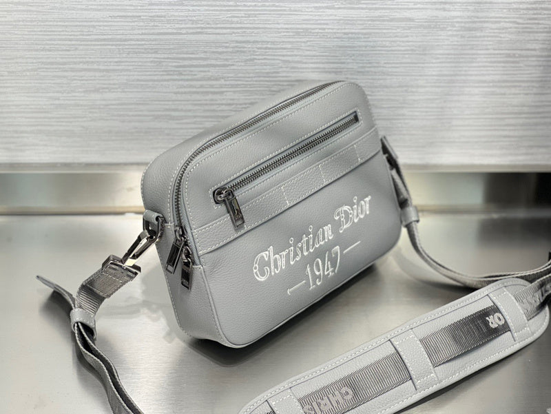 Interior view of structured modern women's handbag – women's everyday handbag