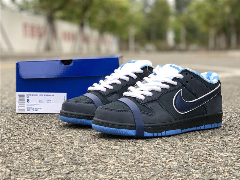 Nike Men's & Women's Premium Low-Top Trainers — Style 193 hardware detail