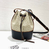 Ziva's Charm handbag – detail view (18cm*25cm*13.5cm)