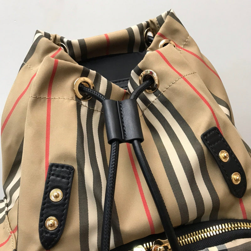 Ziva's Charm handbag – carry view (one versatile size)