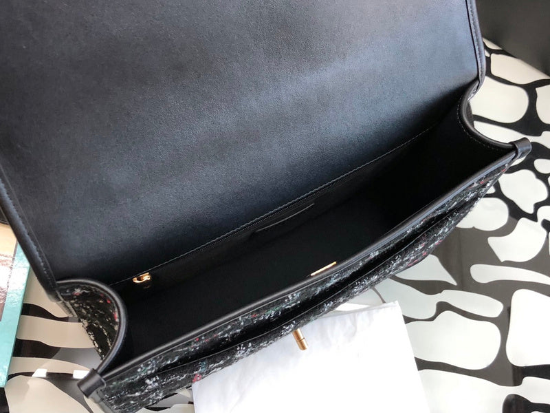  spacious purse view 10